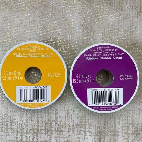 Bundle of Green St Patrick Day Items: Necklaces, Pins, Ribbon & Barrettes. 🍀 - Picture 13 of 13